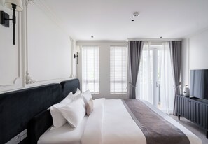 Deluxe Room, 1 Double Bed, Balcony | Minibar, desk, free WiFi, bed sheets - AMANA Boutique Hotel - Than Van Nhiep (An Phu)
