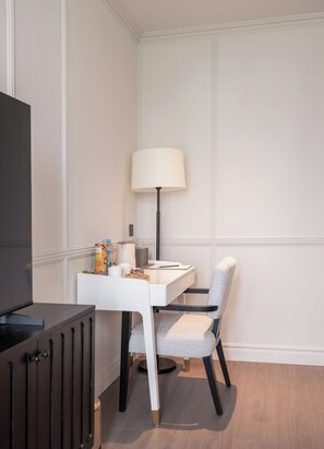 Deluxe Room, 1 Double Bed, Balcony | Minibar, desk, free WiFi, bed sheets - AMANA Boutique Hotel - Than Van Nhiep (An Phu)