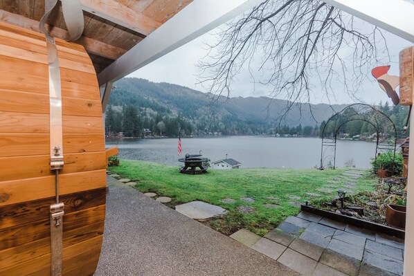 Terrace/patio - Cain Lakehouse with Outdoor Sauna (Sedro-Woolley)