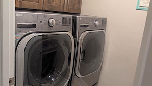 A laundry room with two stacked front-loading washing machines and a dryer. - Beautiful 3-bedroom townhome with AC in charming Old Mill Area of Bend (Bend)
