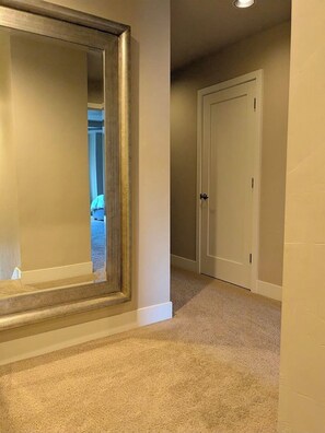Interior - Beautiful 3-bedroom townhome with AC in charming Old Mill Area of Bend (Bend)
