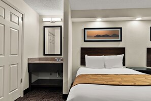 Desk, iron/ironing board, free WiFi - Raleigh Inn I-40 Northeast (Memphis)