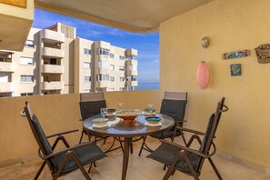 Outdoor dining - Mirador del Puerto by Lica Homes (Estepona)