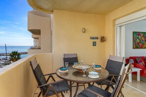 Outdoor dining - Mirador del Puerto by Lica Homes (Estepona)