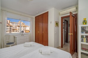 Iron/ironing board, travel cot, free WiFi, bed sheets - Mirador del Puerto by Lica Homes (Estepona)