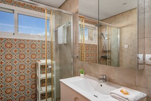 Hair dryer, towels - Mirador del Puerto by Lica Homes (Estepona)