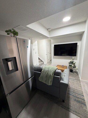 One Bedroom Basement Suite Southwest Edmonton. Close to Airport 