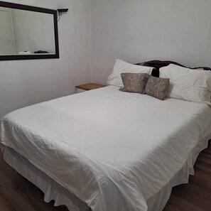 WiFi, bed sheets - Semi-duplex home (Sydney)