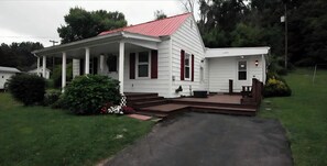 Exterior - Newly renovated 3-bedroom house right across the road from the Ohio River (Gallipolis)