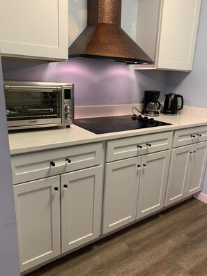 Private kitchen - Pleasant 1-bedroom in a 2-bedroom townhome in Raleigh (Raleigh)
