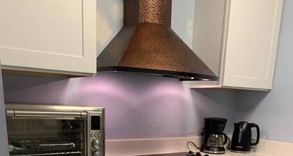 Pleasant 1-bedroom in a 2-bedroom townhome in Raleigh