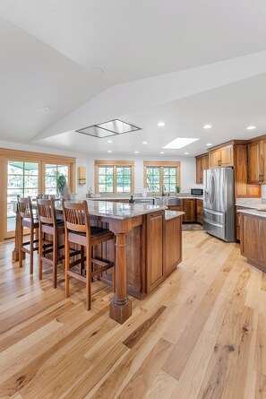 Unclassified image, 3 of 26, button