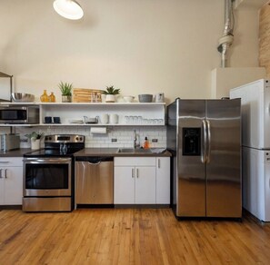 Mikrowelle, Ofen, Herdplatte, Geschirrspüler