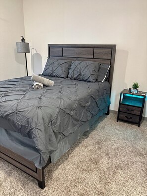 2 chambres, fer et planche à repasser, Wi-Fi gratuit, draps fournis