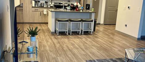 Fridge, oven, stovetop, dishwasher