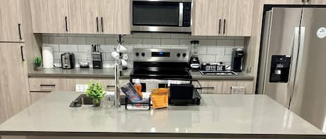 Réfrigérateur, four, plaque de cuisson, lave-vaisselle