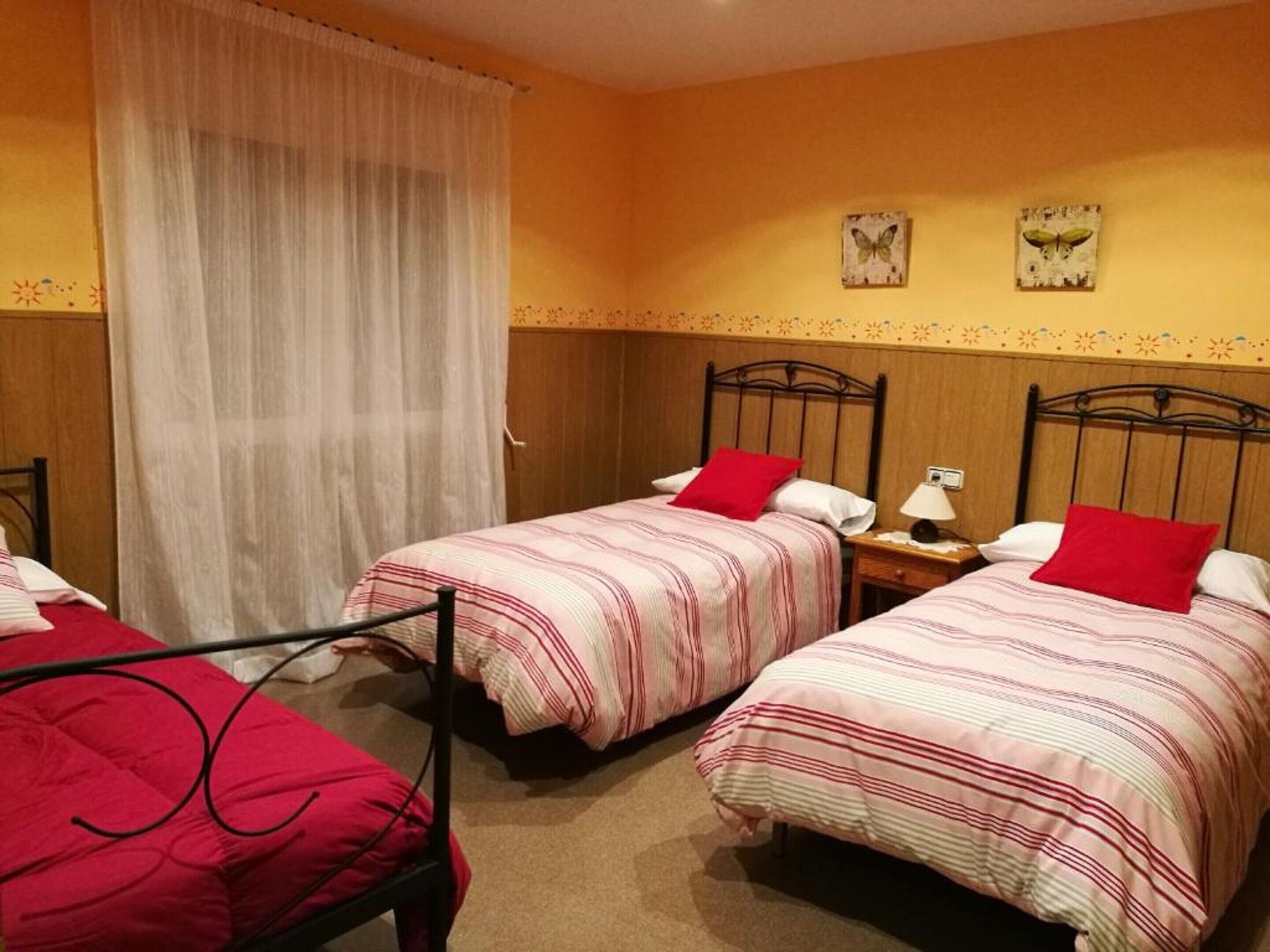 House | 5 bilik tidur, dilengkapkan perabot secara berasingan, cadar katil 