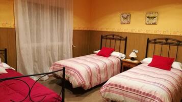 House | 5 bilik tidur, dilengkapkan perabot secara berasingan, cadar katil