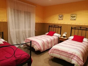 บ้านพัก | 4 ห้องนอน, ตกแต่งพิเศษโดยเฉพาะ, ผ้าปูที่นอน