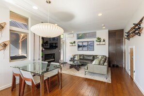 Interior - Awesome Location - Private HotTub & Sauna (Seattle)