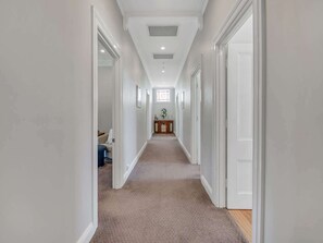 Interior - Royal Apartment 1 - CBD Location, Heritage Listed (Bathurst)