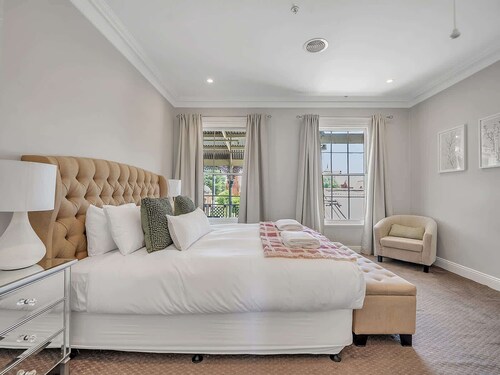 Royal Apartment 1 - CBD Location, Heritage Listed
