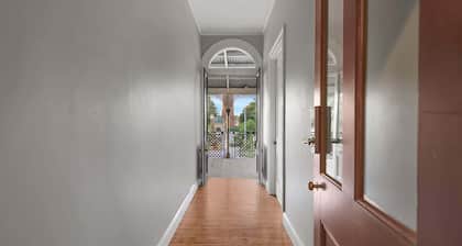 Royal Apartment 2 | CBD Location, Heritage Listed