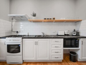 Private kitchen - Royal Apartment 2 | CBD Location, Heritage Listed (Bathurst)