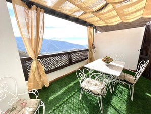 Outdoor dining - Host carataunas 2 (Carataunas)