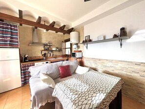 2 bedrooms, travel crib, internet, bed sheets - Host carataunas 2 (Carataunas)