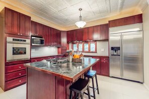 Private kitchen - Fabulous 5-bedroom historic house in charming Seattle neighborhood (Seattle)