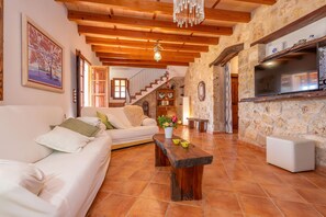 Living area - SA TORRETA DE SANTA MARGALIDA – Villa with private pool and Wi-Fi in Santa Margalida (Santa Margalida)