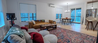 Stratton; 4 min. Luxury, Hot Tub, Shuttle, King Beds, EV Charger, Dog friendly!