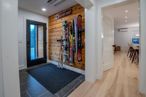 Interior - Stratton; 4 min. Luxury-Hot Tub-Shuttle-EV-Kings (Winhall)