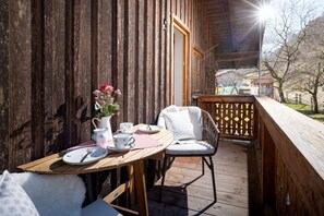 Outdoor dining - Apartment Almwiese, 42 sqm with balcony (Oberaudorf)