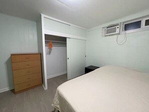 Comfort Duplex | Blackout drapes, iron/ironing board, free WiFi - Urban oasis in heart of city-large yard (Honolulu)