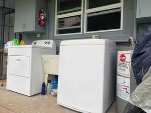 Comfort Duplex | Property grounds - Urban oasis in heart of city-large yard (Honolulu)