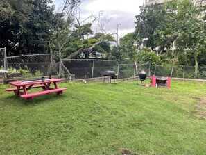 Khu ẩm thực ngoài trời