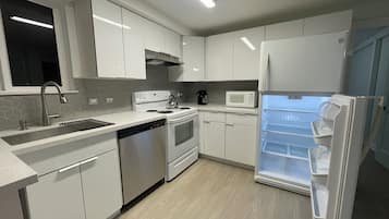Comfort Duplex | Private kitchen | Oven, stovetop, dishwasher, rice cooker