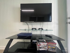 Comfort Duplex | Living area - Urban oasis in heart of city-large yard (Honolulu)