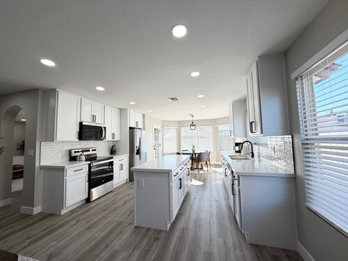 Beautiful Vacation home!! BBQ Grill, Games, Pack N Play! Near Cardinals Stadium!