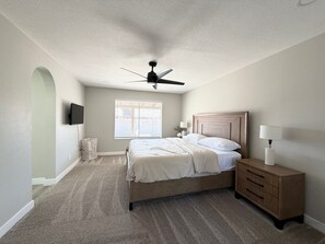 3 bedrooms, iron/ironing board, WiFi, bed sheets