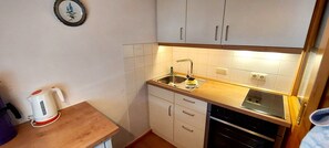 Fridge, oven, stovetop, coffee/tea maker - Alm 1 vacation apartment with kl. Kitchen (Reit im Winkl)