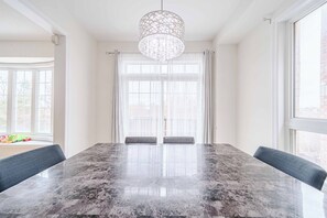 Dining - Ravine Getaway | Family & Wedding Retreat – Sleeps 20, 3 Kitchens, Nature Views (Brampton)