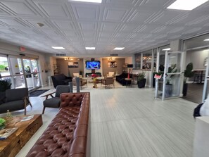 Lobby - 2-bdrm/2-ba Relaxing Tiki Houseboat in Lush Tropical Hotel/Marina in Sarasota!! (Sarasota)