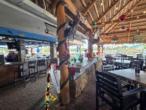Bar (on property) - 2-bdrm/2-ba Relaxing Tiki Houseboat in Lush Tropical Hotel/Marina in Sarasota!! (Sarasota)