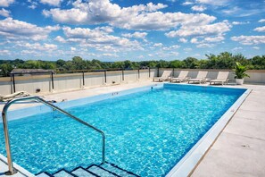 Luokittelematon kuva, 4 kautta 50, painike