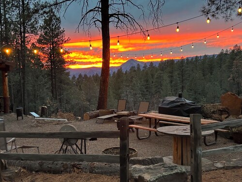 Sunset Cabin @ Base Camp  /  Peaceful cabin in the Pines