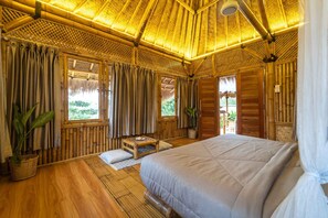 Individually decorated, individually furnished, desk, laptop workspace - Catappa Village Lombok (Sekotong Barat)