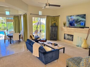 TV - Private Pool & Spa, Mountain View Villa on the Golf Course 2-bedroom (Cathedral City)